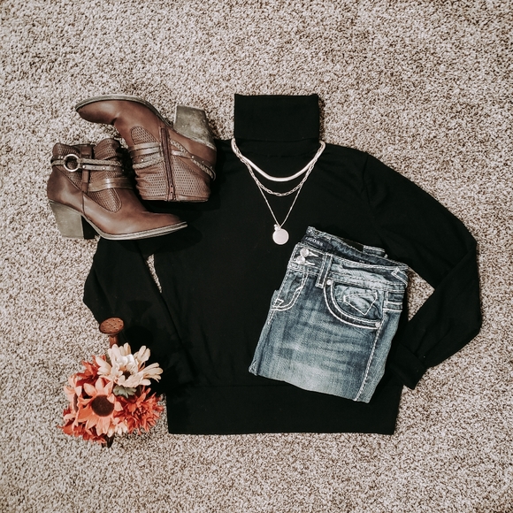 GAP Sweaters - GAP Women's Merino Wool Turtleneck Sweater Black